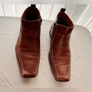 Brand Aldo, size 10.5, color brown. Light wear and it's in good condition.